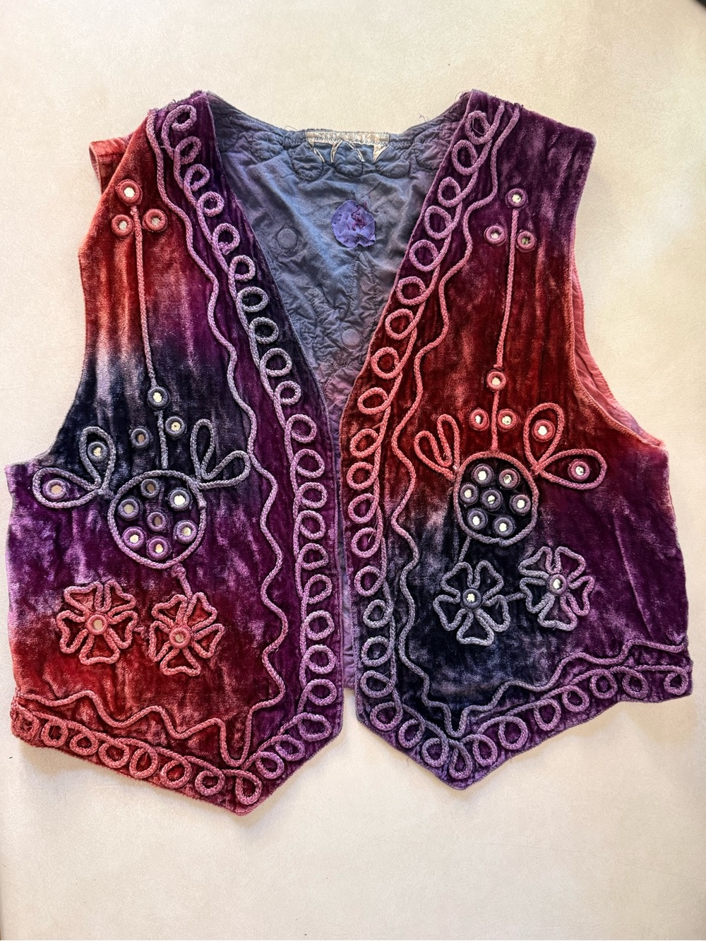 Vintage-Inspired Purple Velvet Embroidered Women's Vest